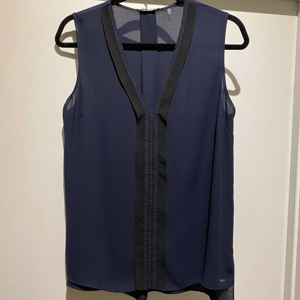 EUC Tahari Sleeveless Top
